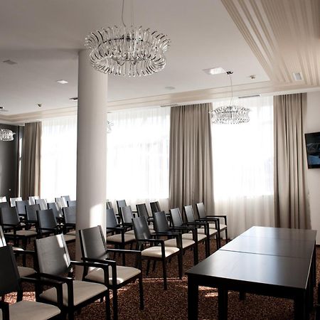 Hotel Leon & Spa Arad Exterior photo