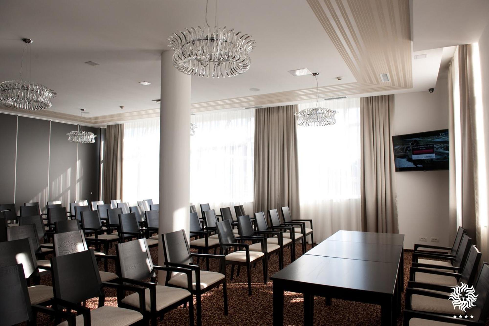 Hotel Leon & Spa Arad Exterior photo