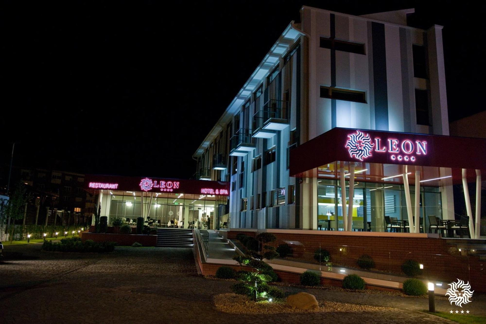 Hotel Leon & Spa Arad Exterior photo